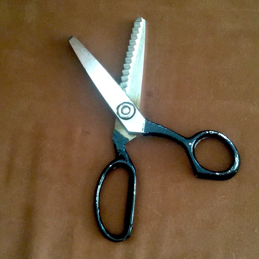 Vintage Rare Pinking Shears. Japanese st. Steel , Circa 1945/50 Black handles